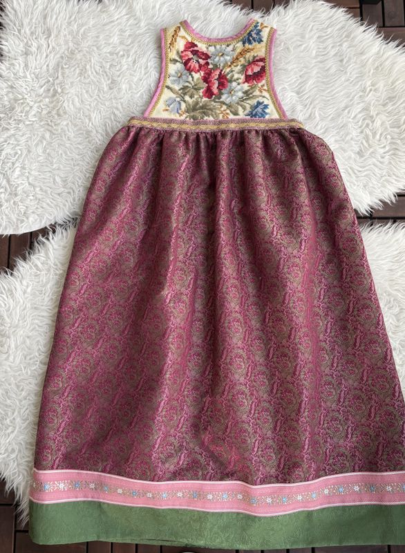 Festdrakt Astrid burgunder/grønn/rosa