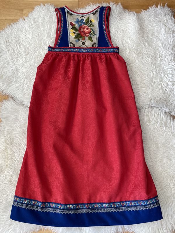 X SOLGT festdrakt Astrid rød/kongeblå med roser 2