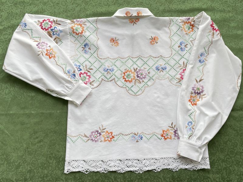 X SOLGT Festdraktskjorte Amanda med blondekant 2