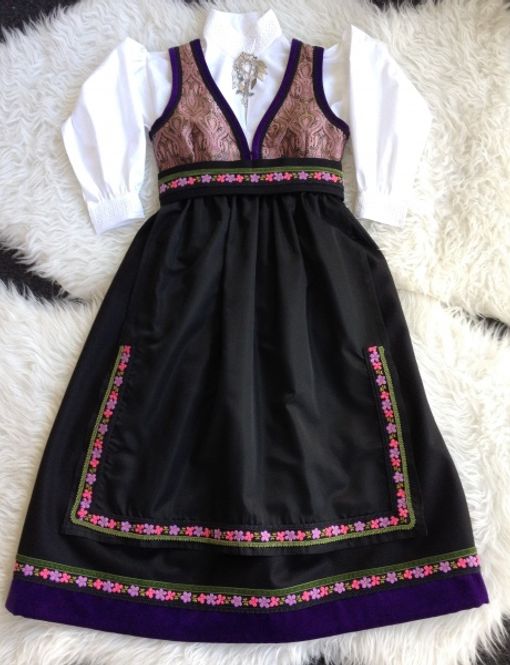 Hovedbilde Mønster festdrakt Anniken