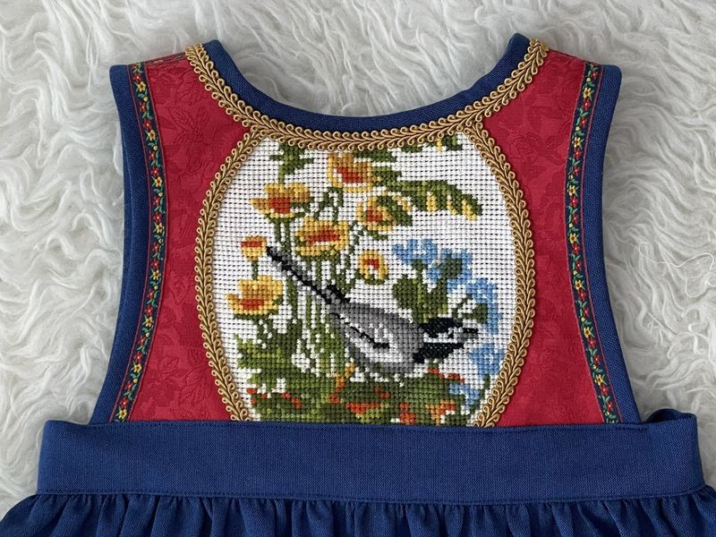 SOLGT  Festdrakt Astrid blå/rød med fugl