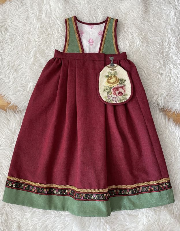 X SOLGT Festdrakt Astrid mørkerød/grønn roser