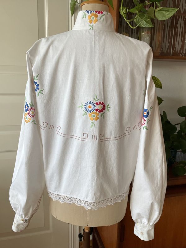 SOLGT Festdraktskjorte Amanda blomster 1