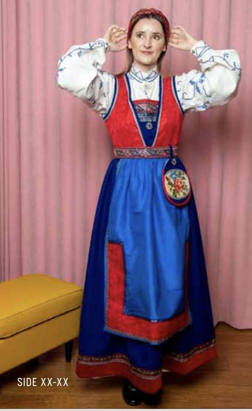 X SOLGT Festdraktskjorte Amanda blå roser