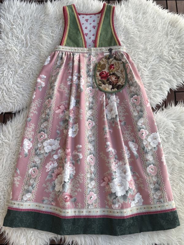 SOLGT  Festdrakt Astrid rosa med roser 1