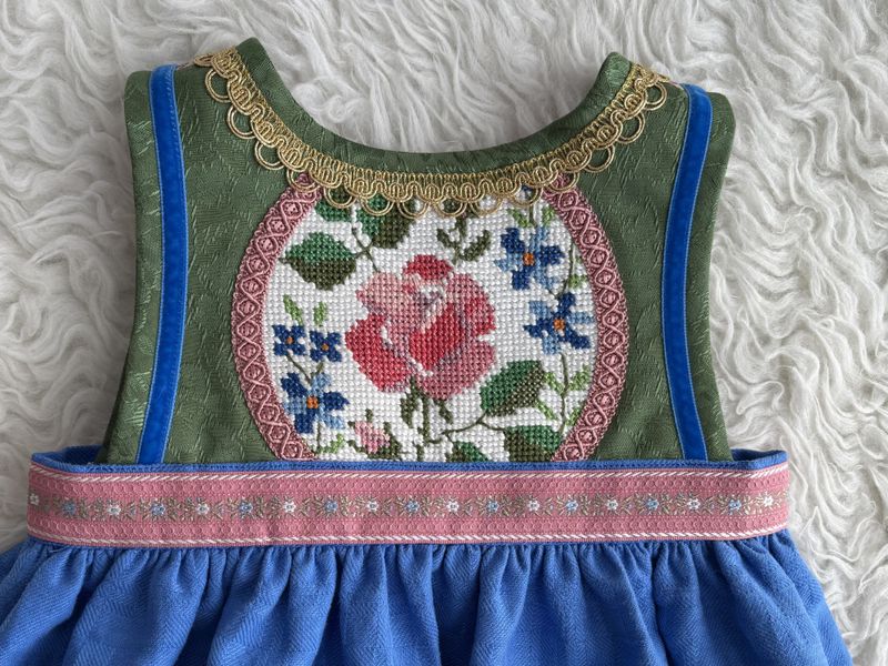 SOLGT Festdrakt Astrid liten blå/rosa