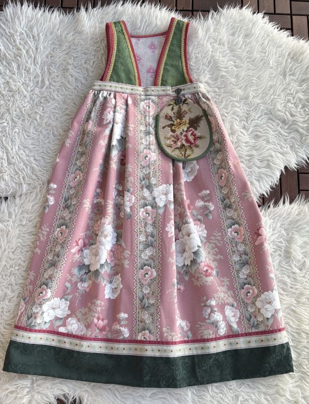  SOLGT Festdrakt Astrid rosa med roser 2