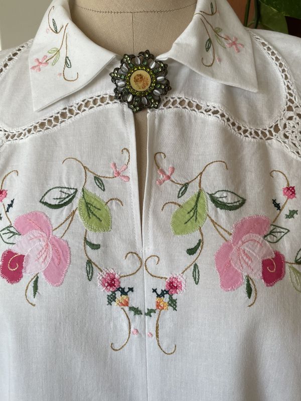 X SOLGT  Festdraktskjorte Amanda rosa blomster