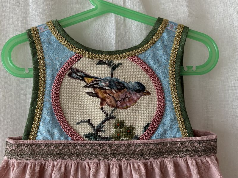 X SOLGT Festdrakt Astrid rosa/lysblå/grønn