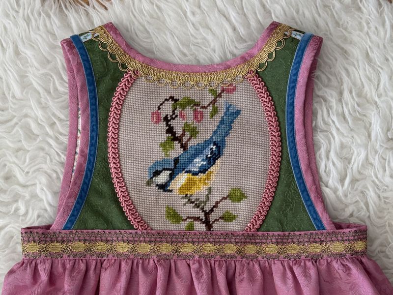 Festdrakt Astrid rosa/grønn/blå