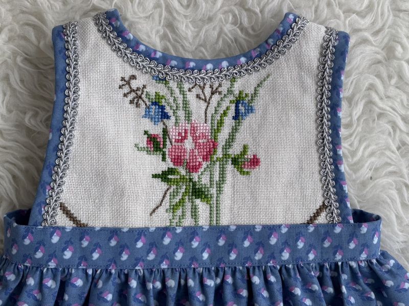 SOLGT Festdrakt Astrid liten blå Provence