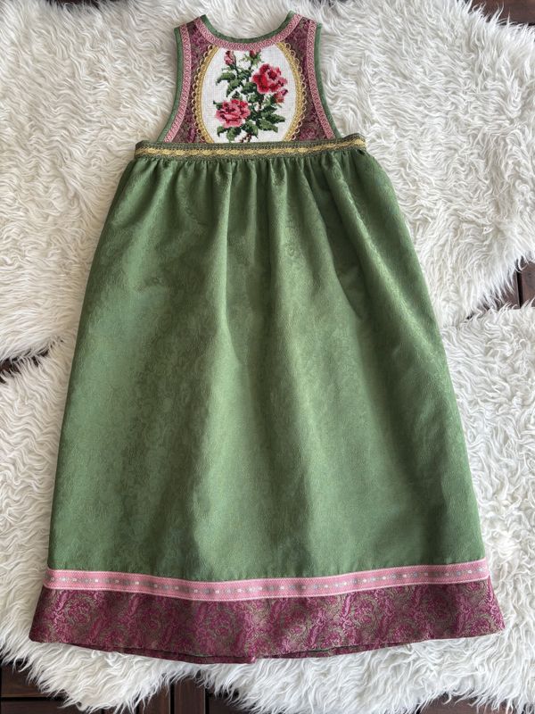 Festdrakt Astrid grønn/burgunder